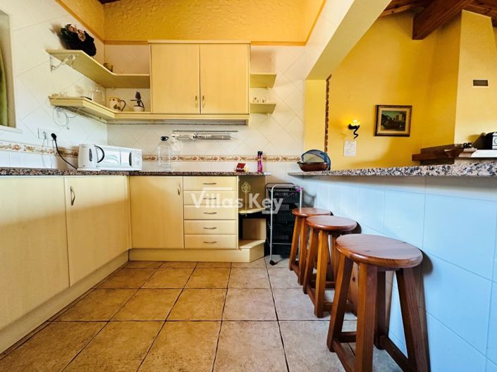 Image No.7-8 Bed Farmhouse for sale