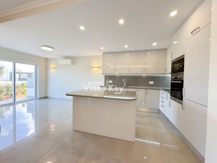 Image No.3-2 Bed House for sale