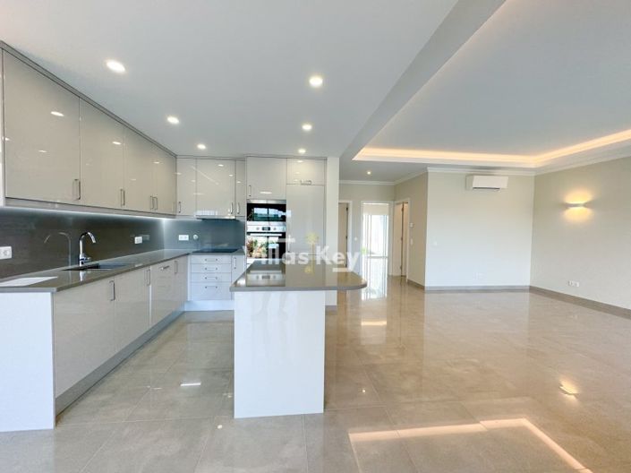 Image No.4-2 Bed House for sale