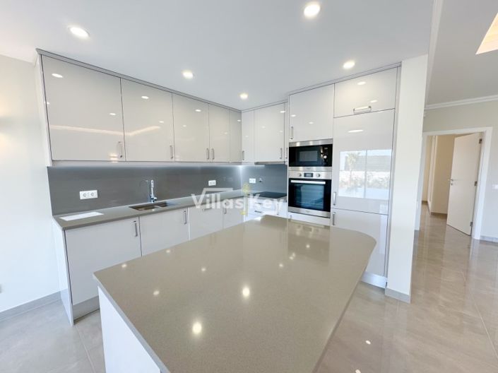 Image No.5-2 Bed House for sale