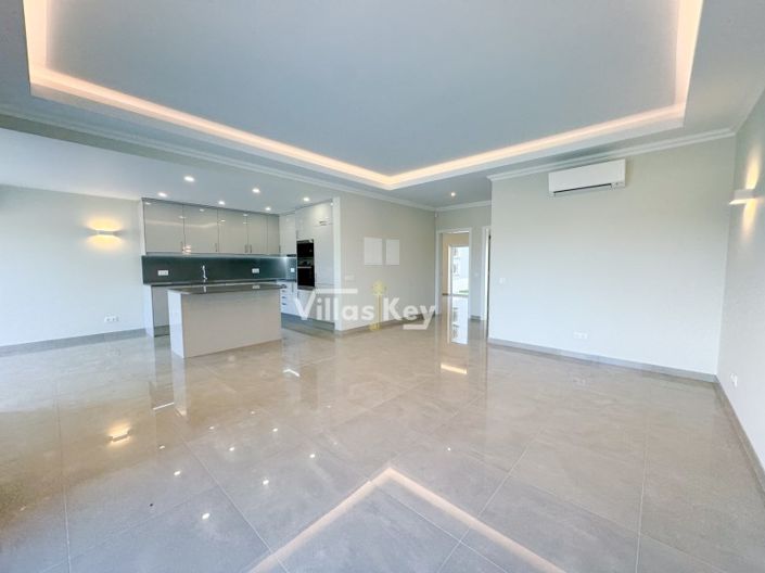 Image No.8-2 Bed House for sale