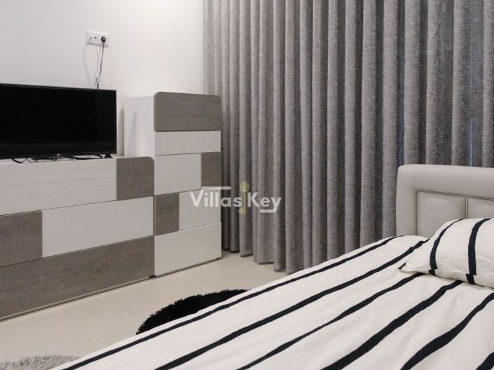 Image No.17-4 Bed House for sale