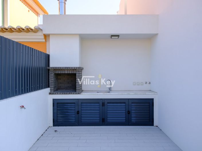 Image No.40-4 Bed House for sale