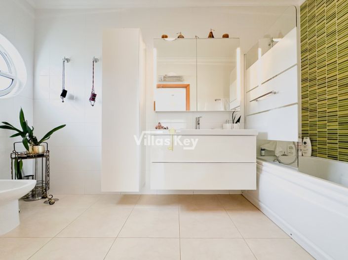 Image No.13-3 Bed Apartment for sale