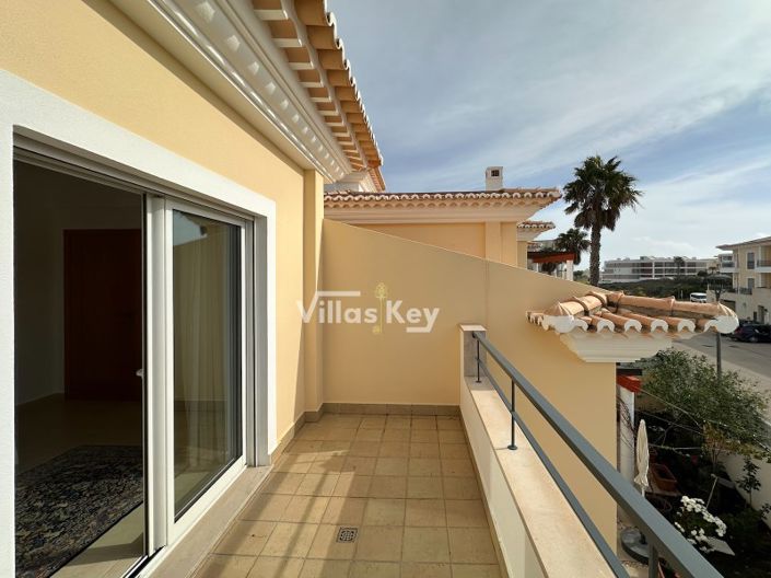 Image No.20-3 Bed Apartment for sale