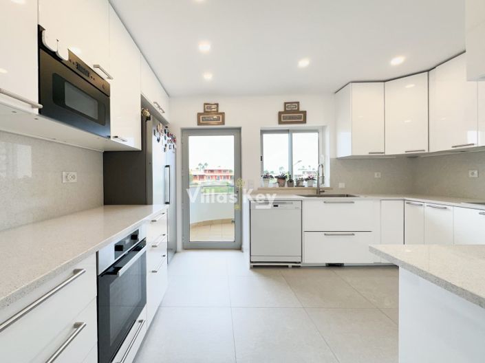 Image No.8-3 Bed Apartment for sale