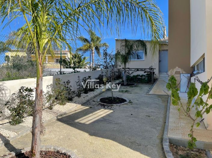 Image No.9-4 Bed House for sale