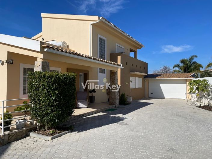 Image No.5-4 Bed House for sale