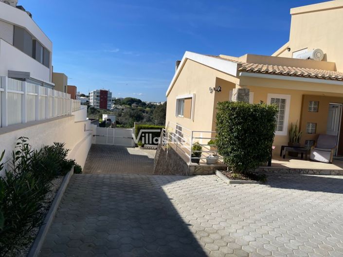 Image No.6-4 Bed House for sale