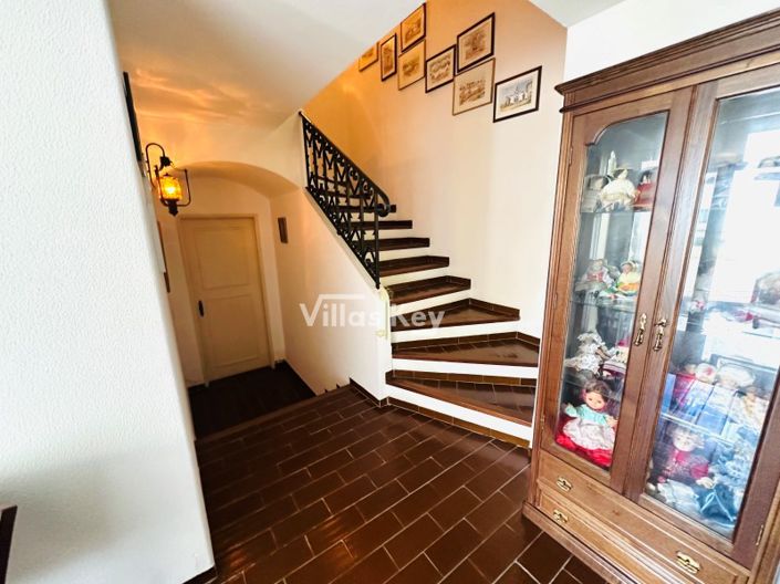 Image No.18-5 Bed House for sale