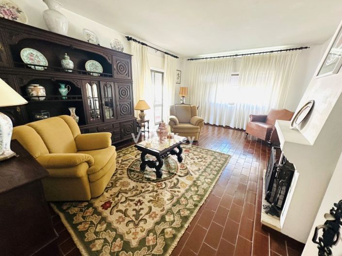 Image No.19-5 Bed House for sale