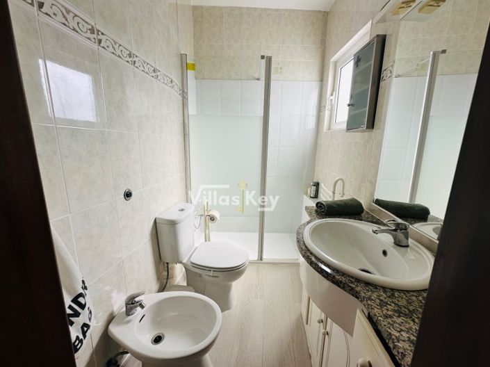 Image No.12-2 Bed House for sale