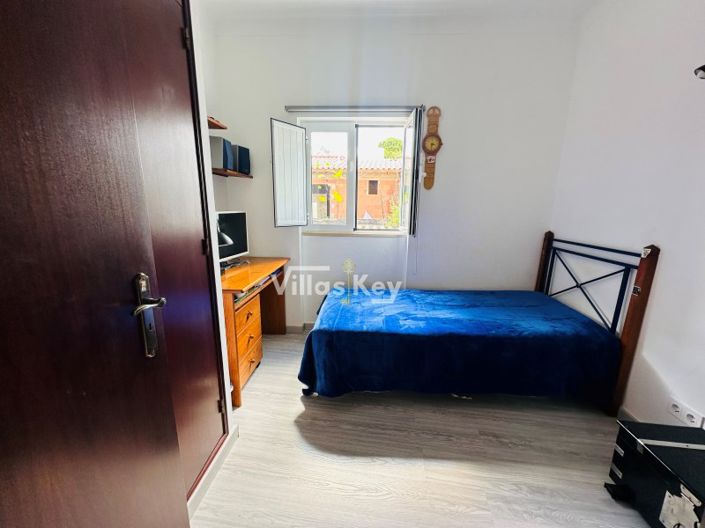 Image No.8-2 Bed House for sale