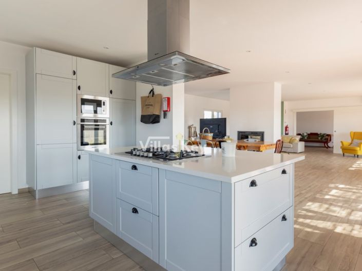 Image No.18-5 Bed Farmhouse for sale