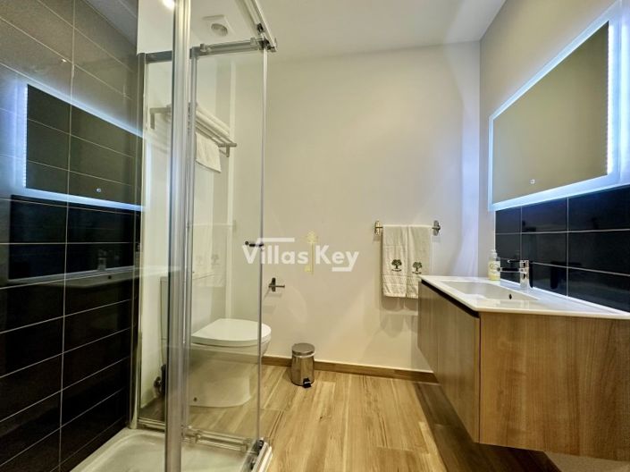 Image No.61-5 Bed Farmhouse for sale