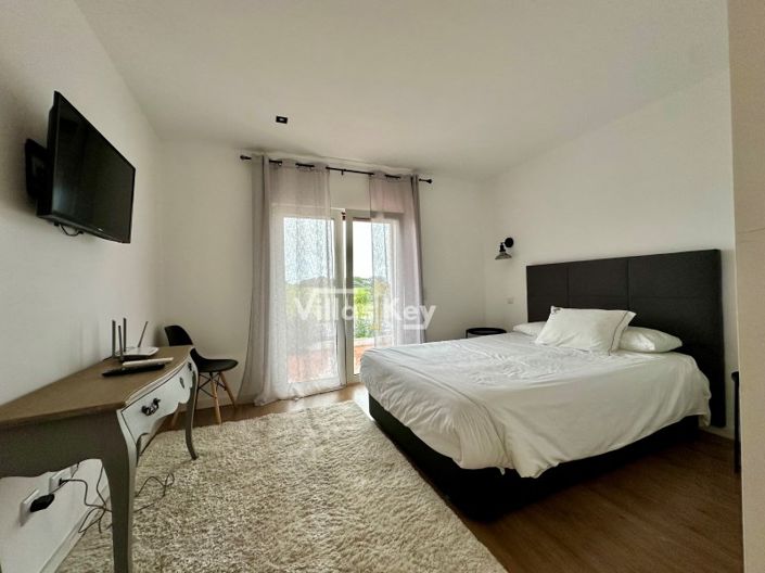 Image No.64-5 Bed Farmhouse for sale