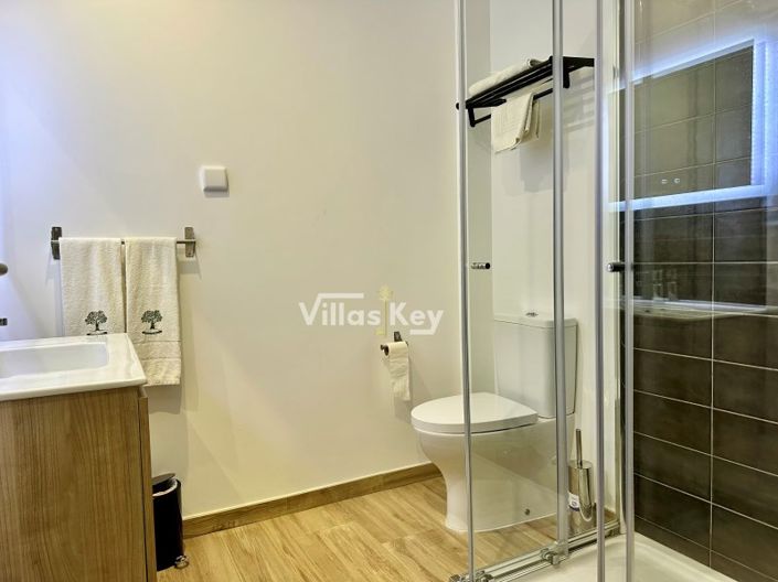 Image No.65-5 Bed Farmhouse for sale