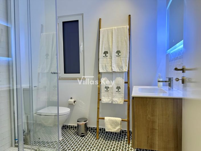 Image No.68-5 Bed Farmhouse for sale