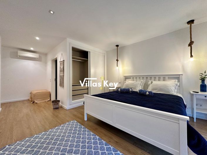 Image No.70-5 Bed Farmhouse for sale