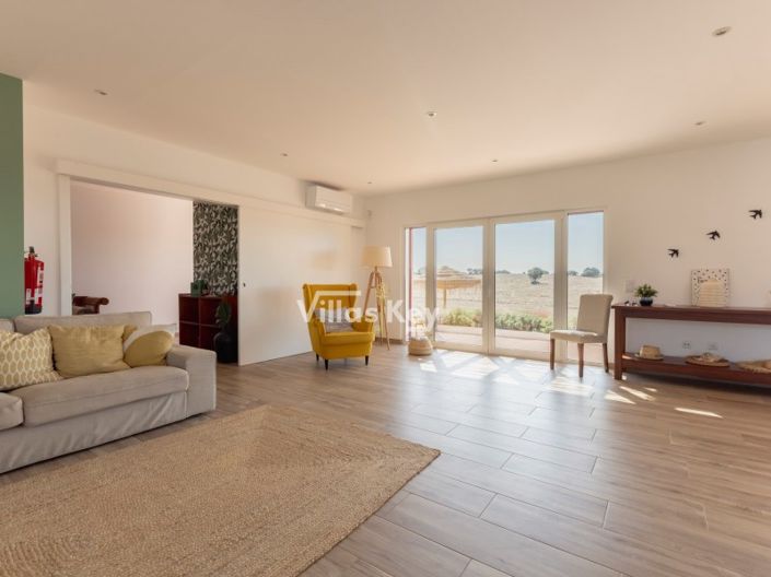 Image No.8-5 Bed Farmhouse for sale