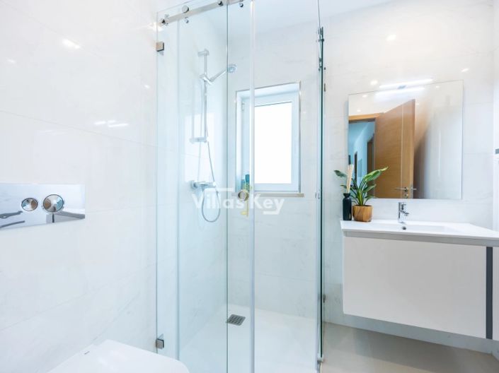 Image No.20-3 Bed Apartment for sale