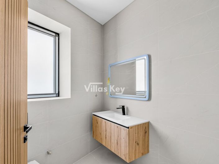 Image No.10-3 Bed Apartment for sale