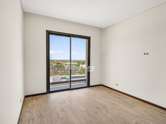 Image No.8-3 Bed Apartment for sale