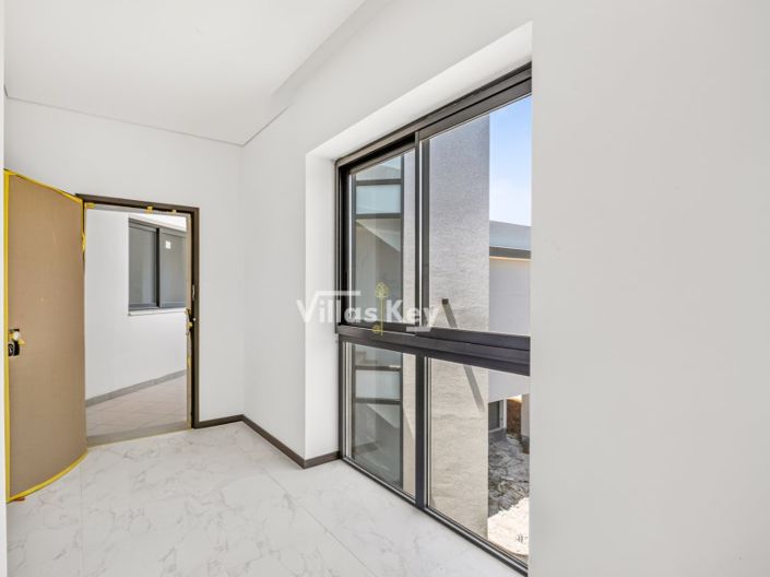 Image No.9-3 Bed Apartment for sale