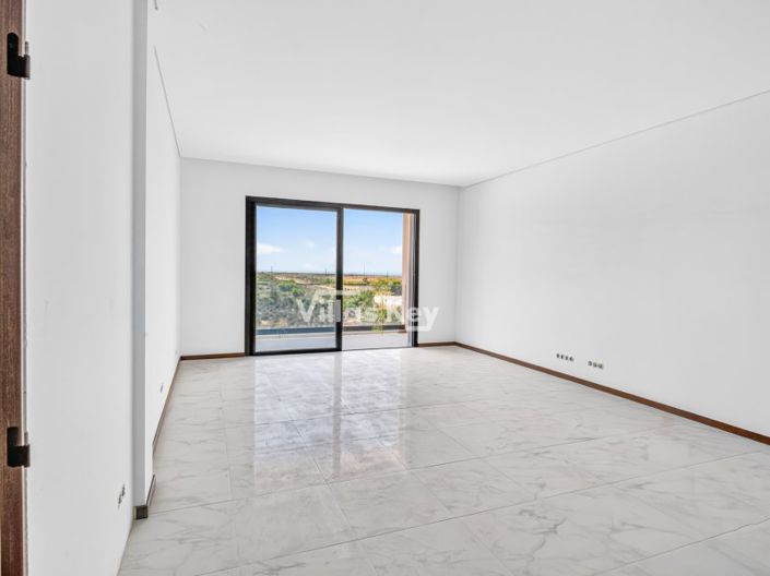 Image No.10-3 Bed Apartment for sale