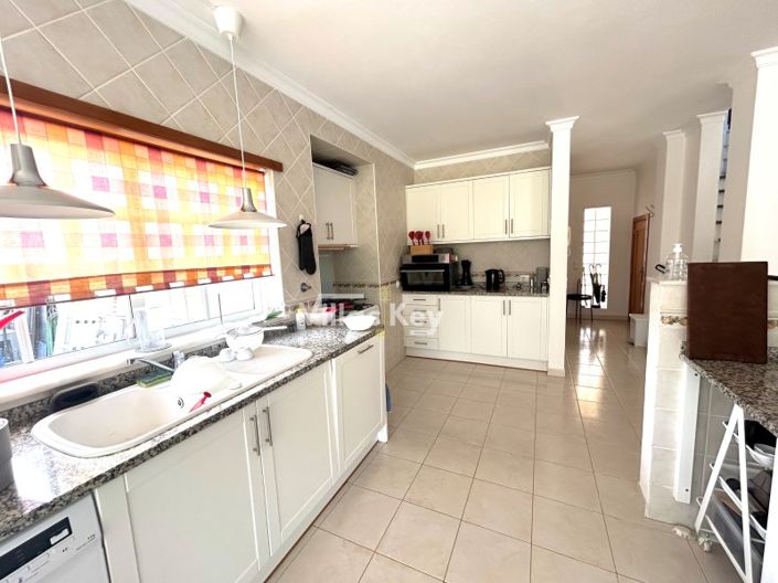 Image No.15-4 Bed House for sale