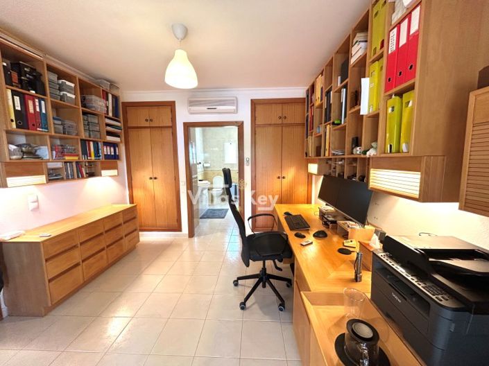 Image No.21-4 Bed House for sale