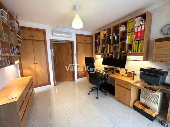 Image No.25-4 Bed House for sale