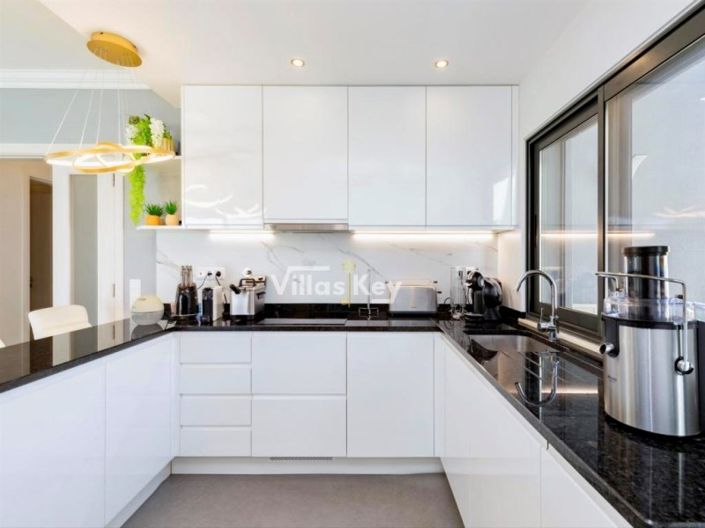 Image No.13-4 Bed House for sale