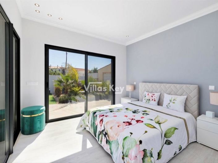 Image No.16-4 Bed House for sale