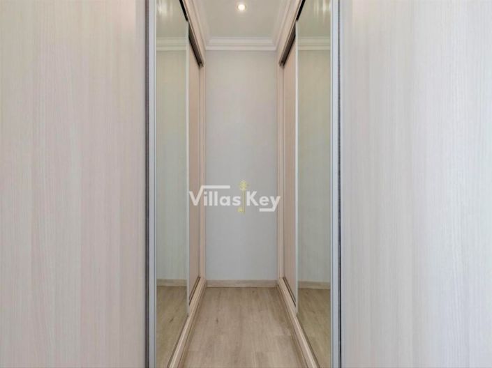 Image No.20-4 Bed House for sale