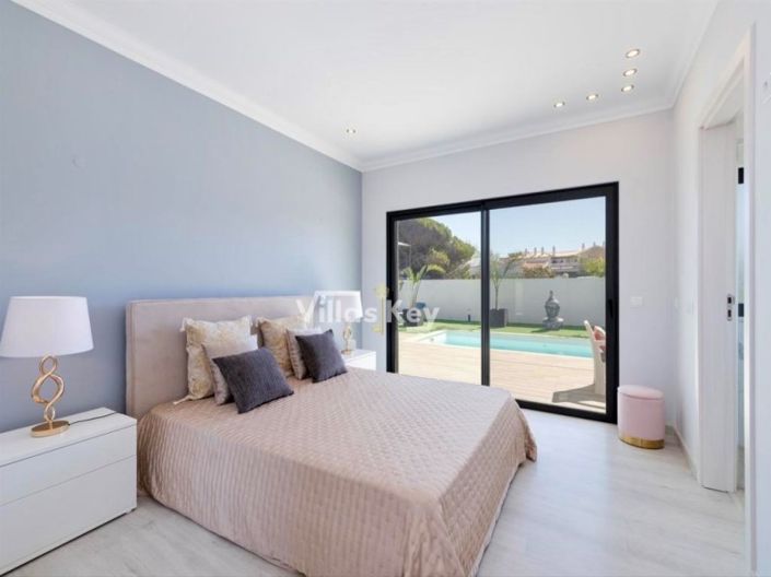 Image No.21-4 Bed House for sale