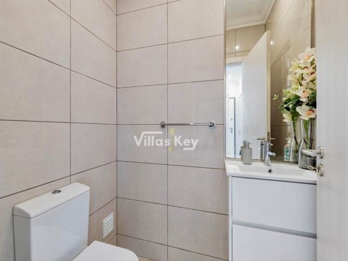 Image No.26-4 Bed House for sale