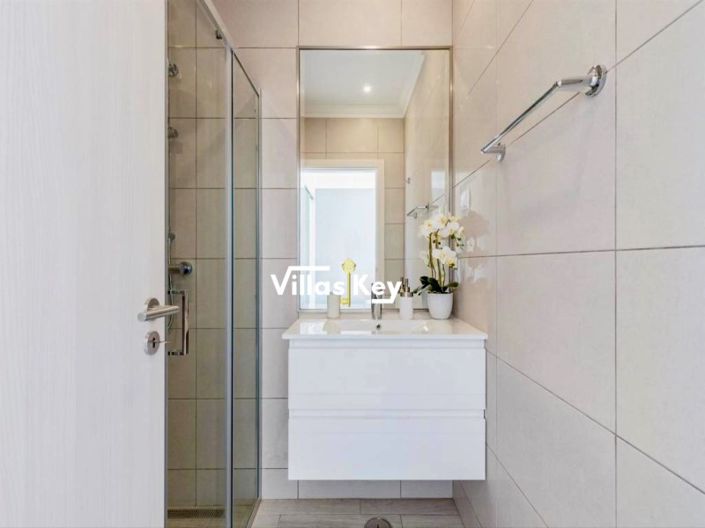 Image No.27-4 Bed House for sale