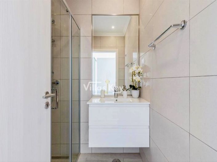 Image No.27-4 Bed House for sale