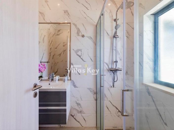 Image No.28-4 Bed House for sale