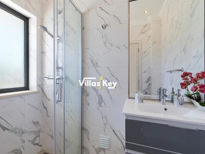 Image No.29-4 Bed House for sale