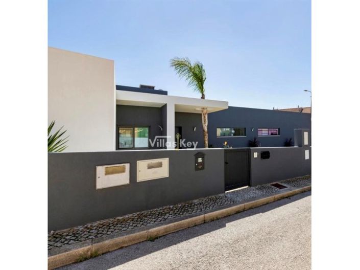 Image No.33-4 Bed House for sale