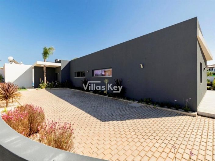 Image No.34-4 Bed House for sale