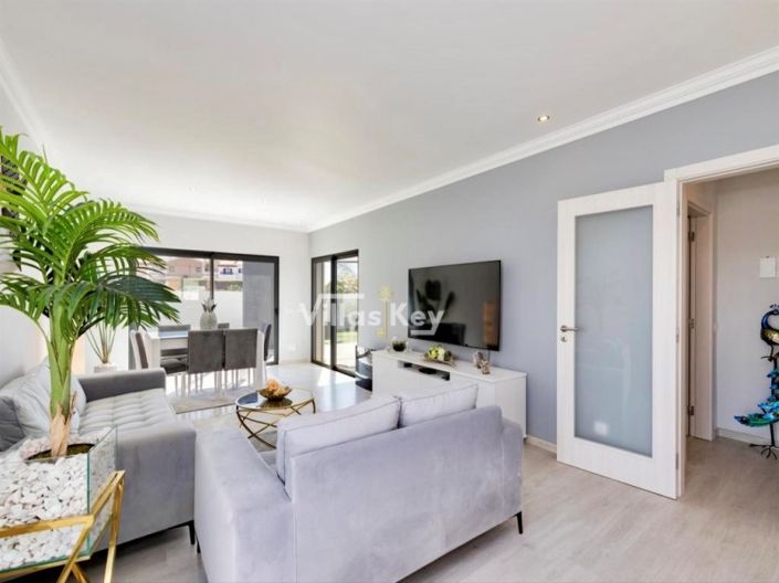 Image No.8-4 Bed House for sale