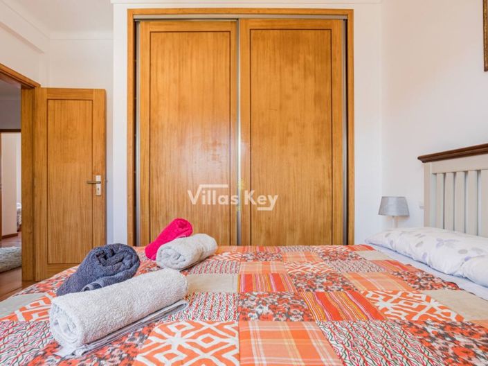 Image No.18-4 Bed House for sale