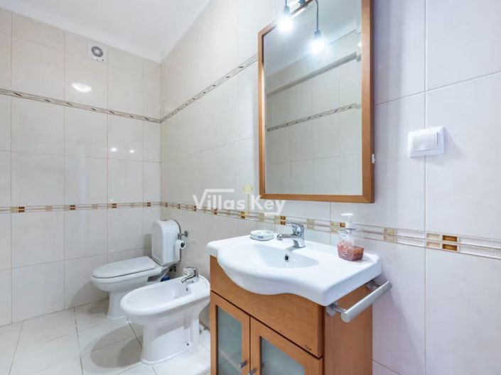 Image No.22-4 Bed House for sale