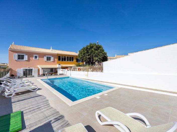 Image No.1-4 Bed House for sale