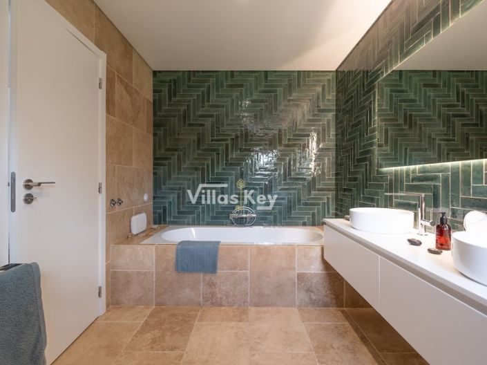 Image No.15-4 Bed House for sale