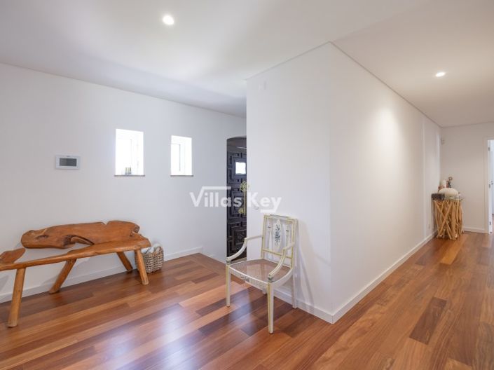 Image No.8-4 Bed House for sale