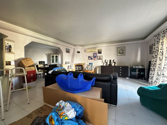 Image No.8-3 Bed House for sale